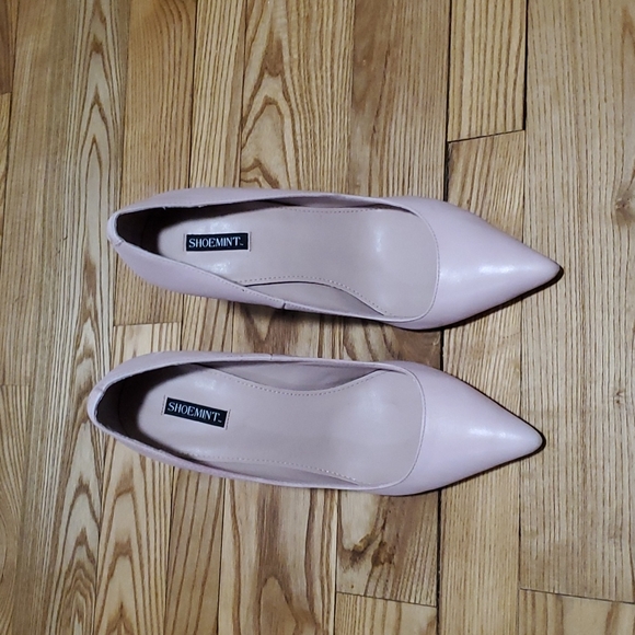 Shoemint Gelareh Pointed Pumps - Picture 1 of 4